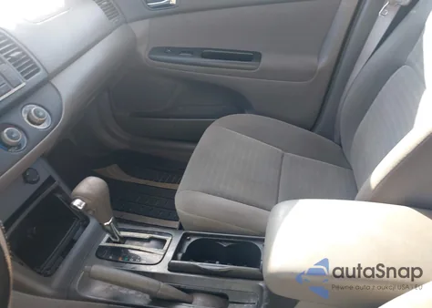 2005 Toyota Camry Le z USA, uszkodzony, nr VIN 4T1BE32K65U541656